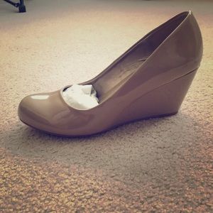 Chinese Laundry Beige Wedges